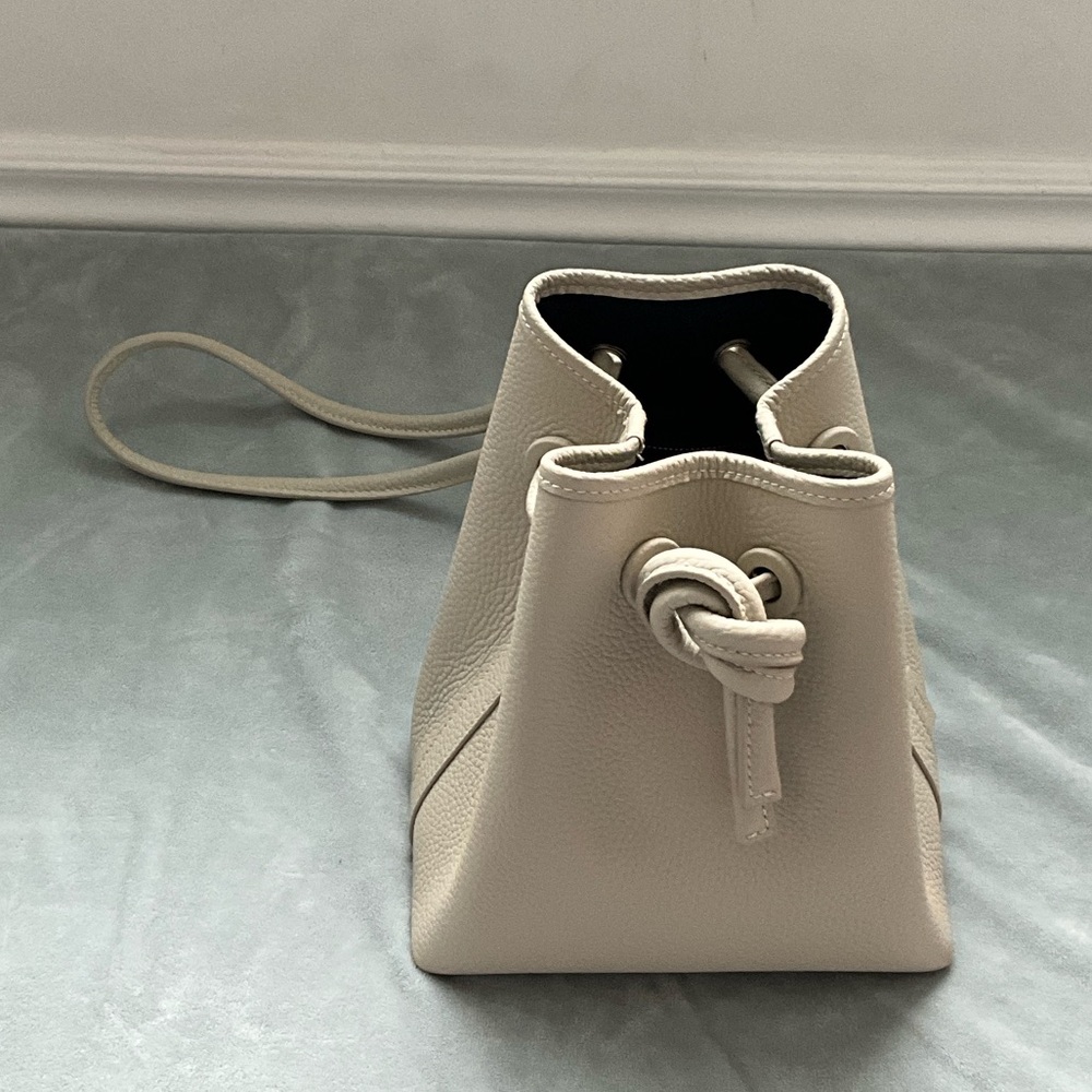 Chic Cream Bucket Shoulder Bag